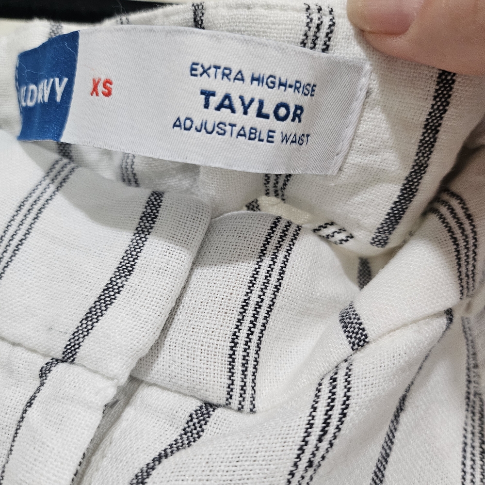 Striped High-Waist Linen Blend Women’s Shorts - White/Black Old Navy Size XS. - Picture 2 of 11